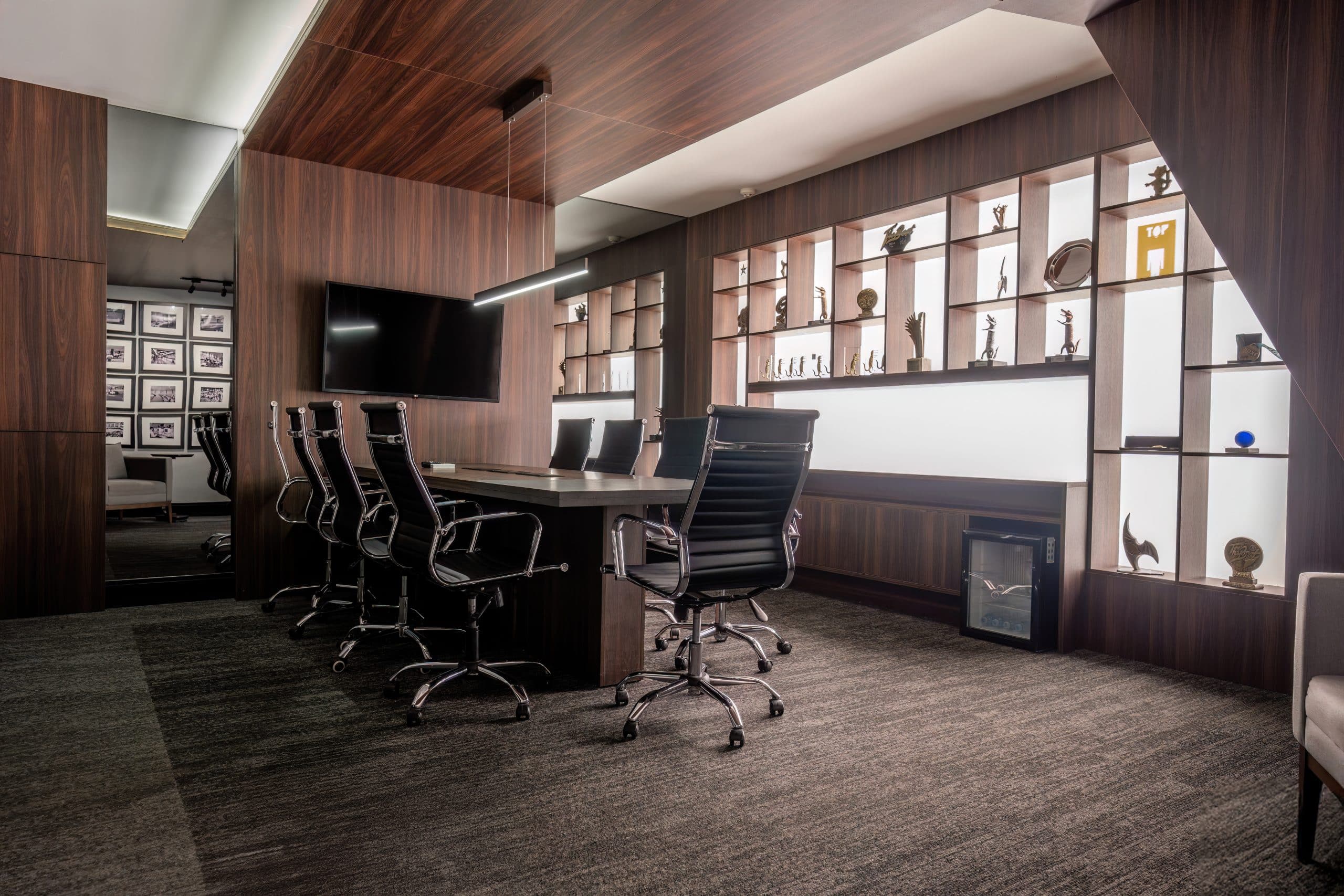 Optimized by JPEGmini 3.18.9.220874607-AV 0xbfa50ab0